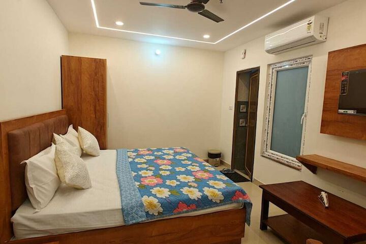 Room 4 of 15