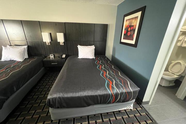 2 Queen Beds (15 of 17)