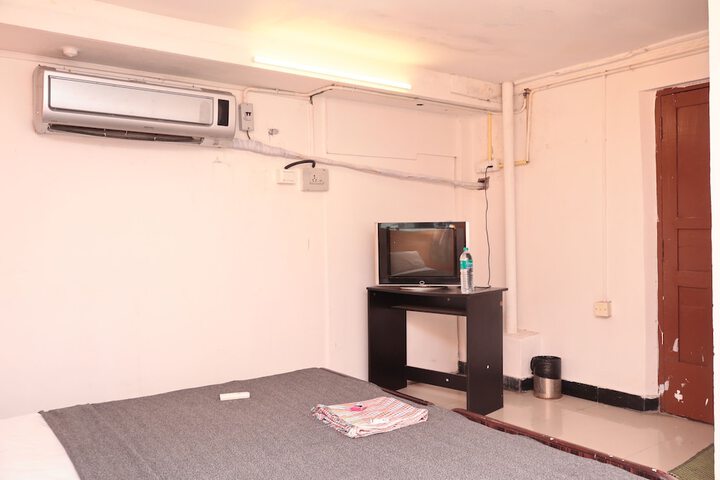 Room 12 of 33