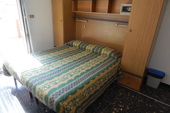 Room 4 of 20