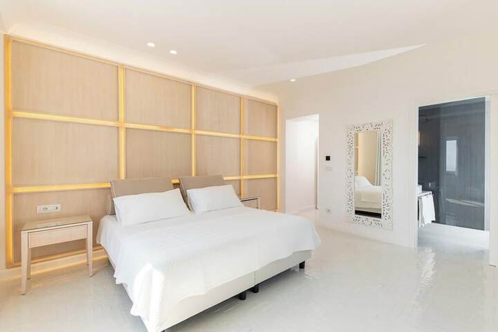 Room 14 of 110