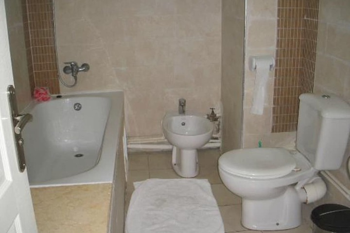 Room 12 of 27