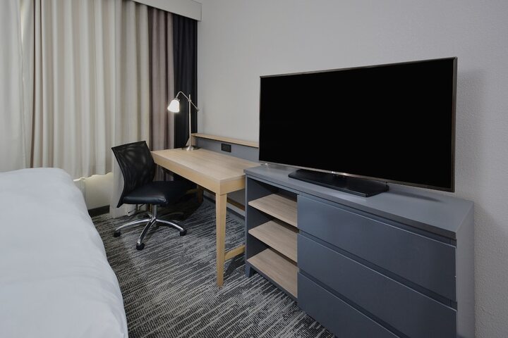 1 King Bed (7 of 31)