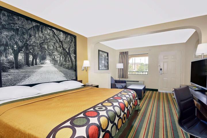 1 King Bed (6 of 7)