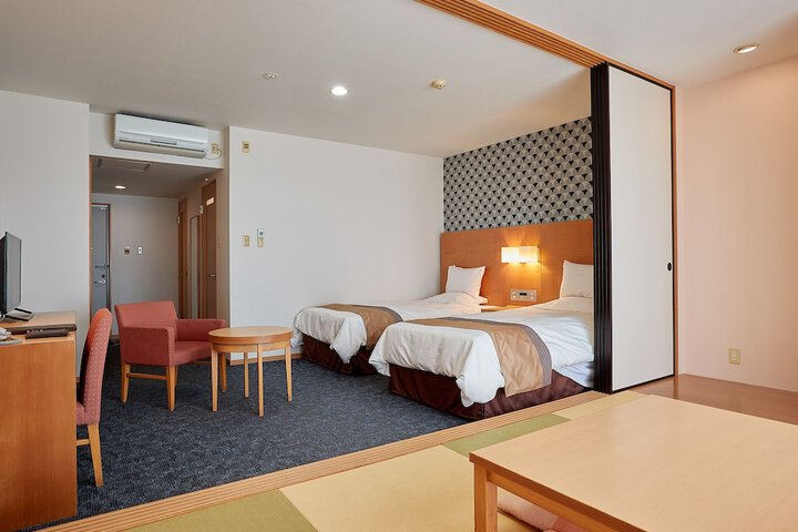 Room 7 of 120