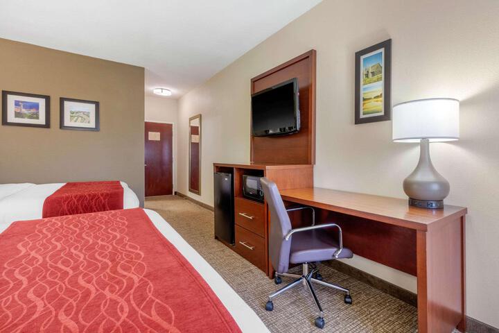 2 Queen Beds (2 of 12)