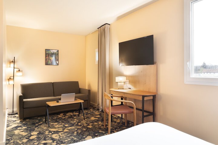 Room 4 of 48