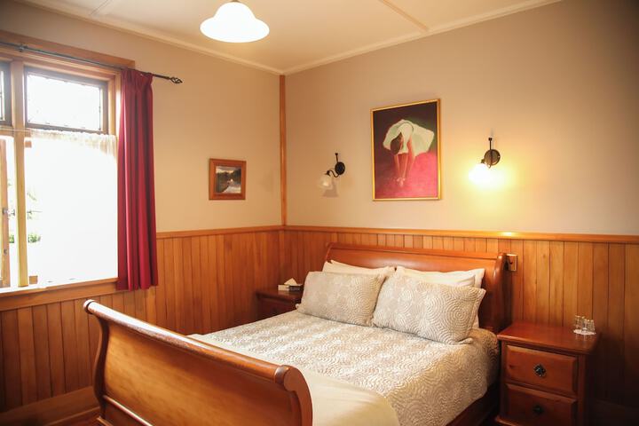 Room 27 of 170