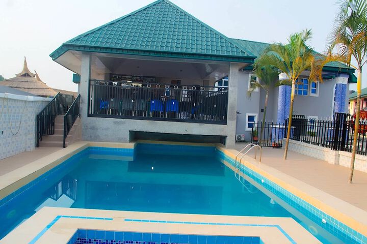 Pool 18 of 25