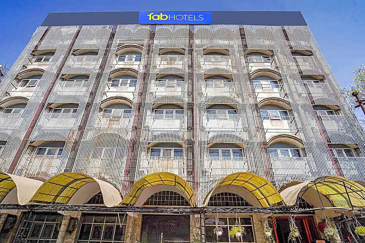 FabHotel Santosh Palace