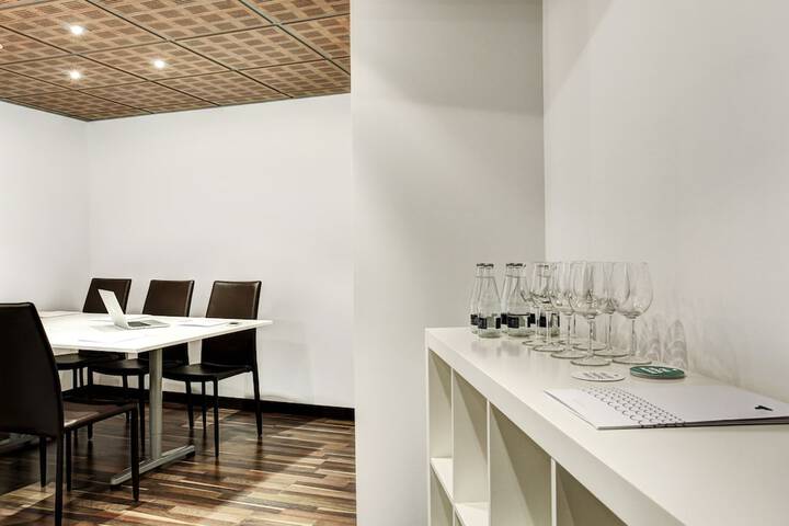 Business Center 56 of 65