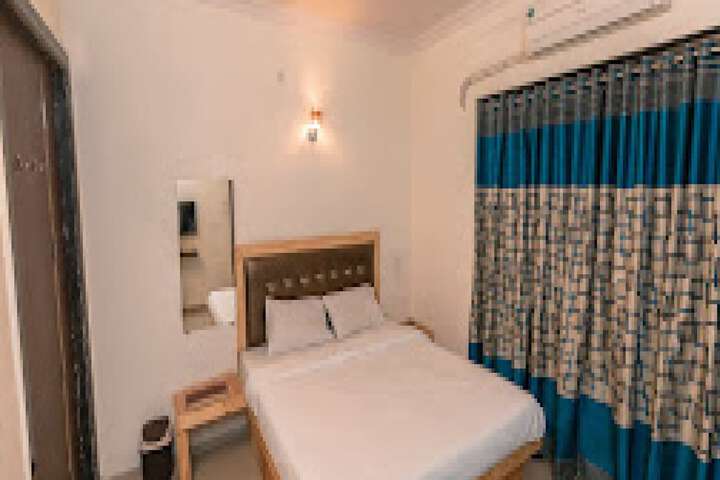 Room 15 of 38