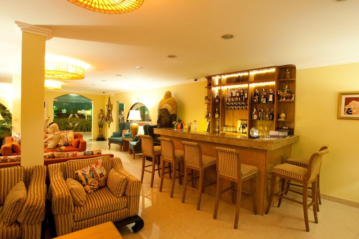 Lounge 56 of 60