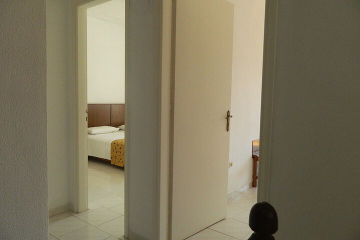Room 6 of 15