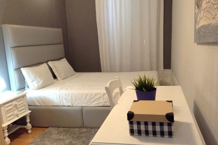 Room 10 of 29