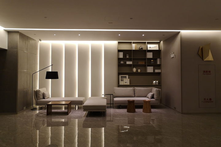 Lounge 16 of 23