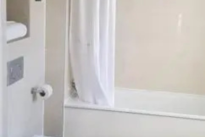 Room 10 of 21