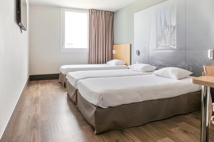 Room 8 of 15