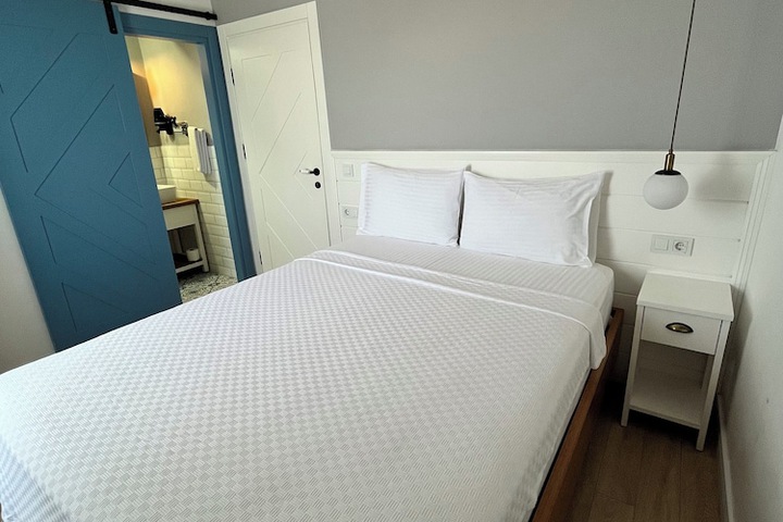 Room 15 of 37