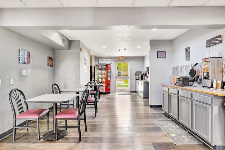 Breakfast/Coffee Service 20 of 30