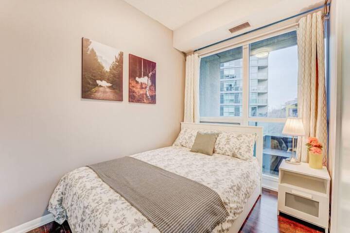 Room 4 of 77