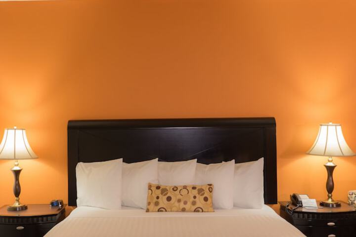 Executive King Bed (7 of 17)
