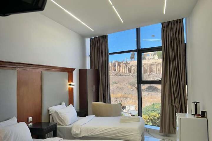 Room 4 of 17