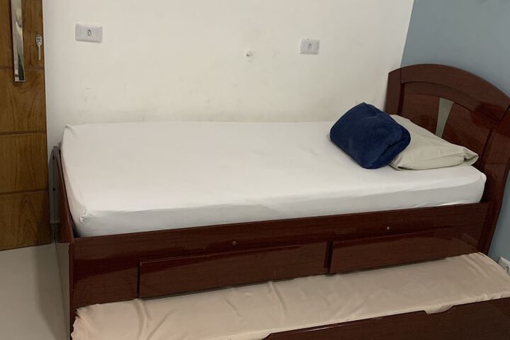 Room 10 of 33