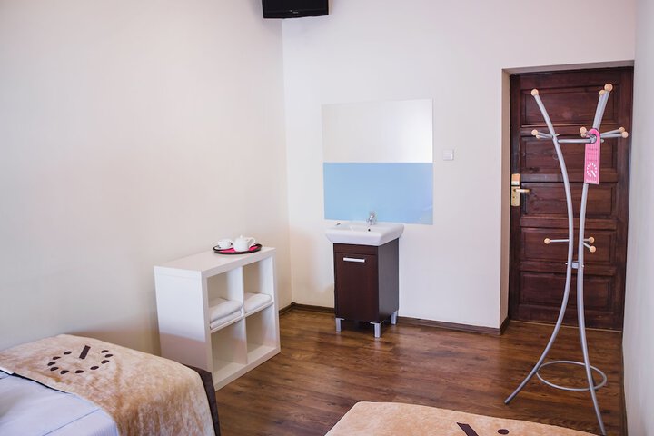 Room 7 of 35