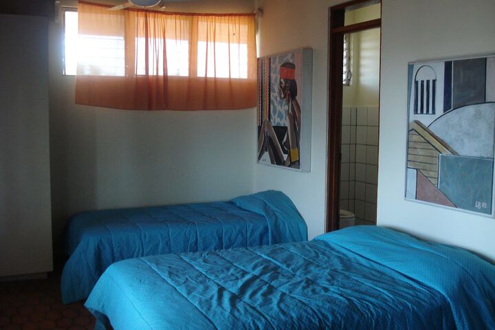 Room 2 of 37