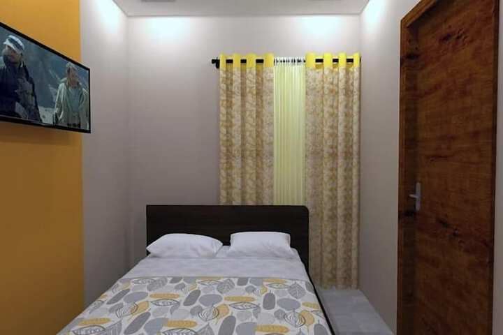Room 5 of 25