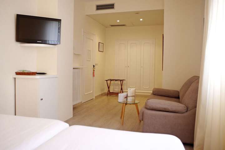 Room 3 of 44