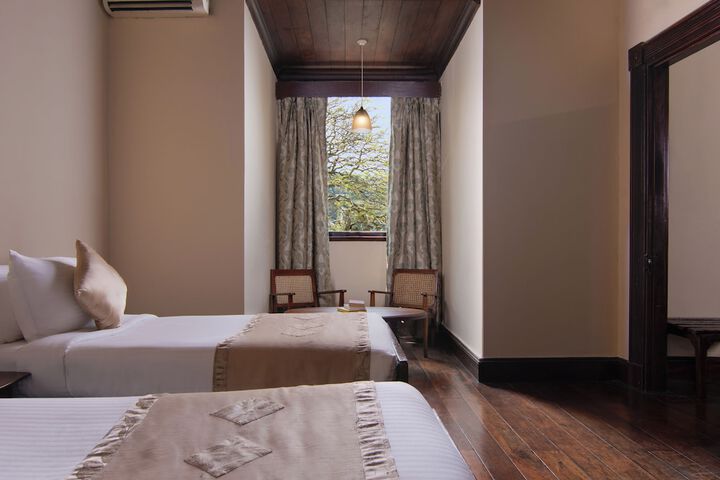 Room 33 of 65
