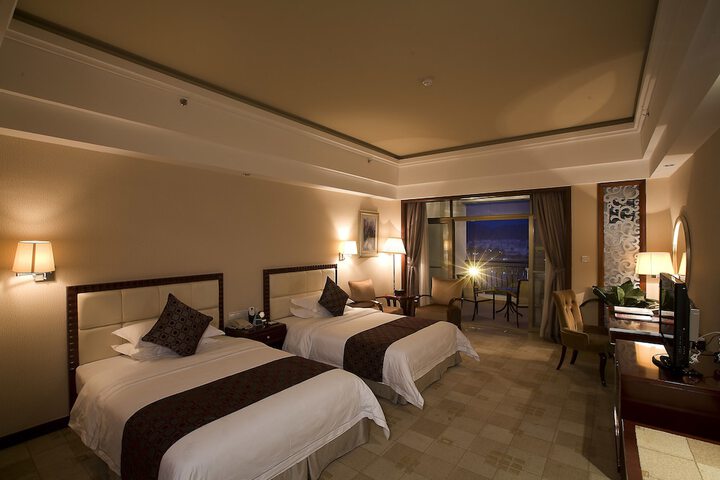 Room 6 of 25