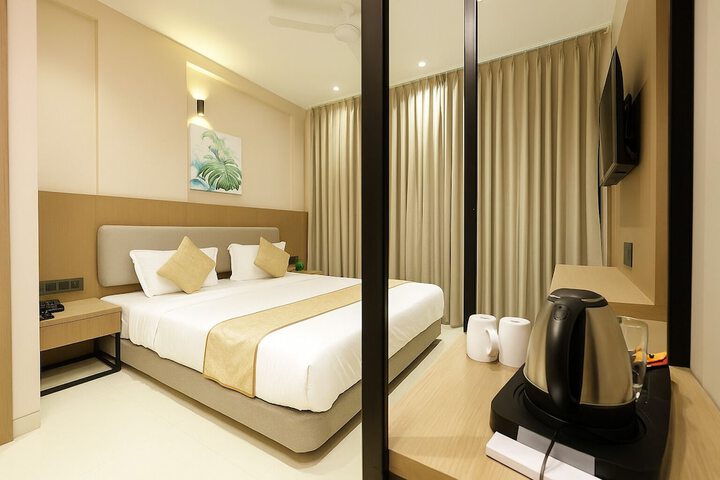 Room 10 of 16