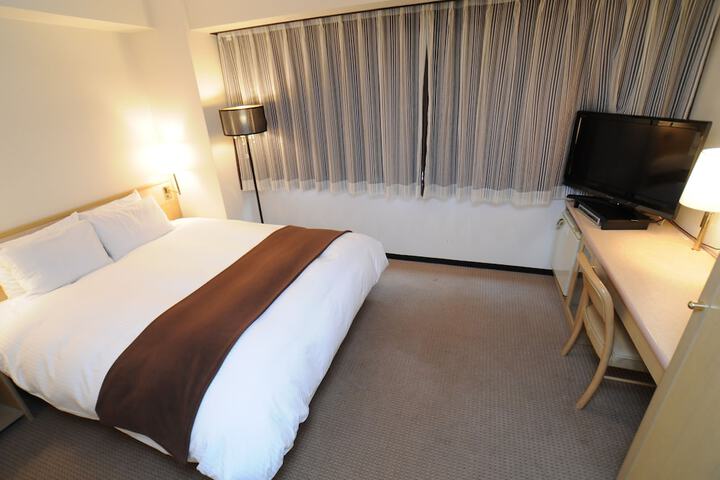 Room 10 of 33