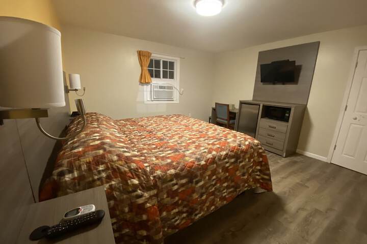 Room 4 of 9