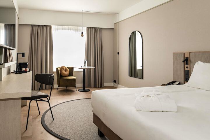 Room 27 of 125