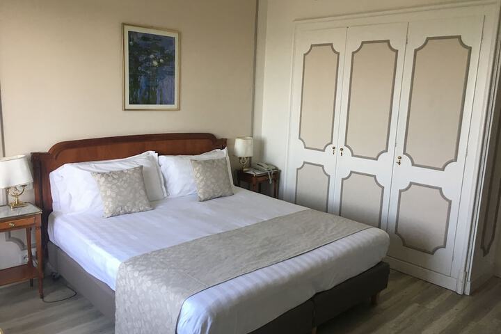 Room 11 of 121