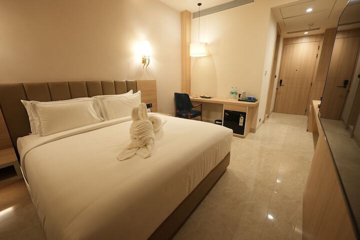 Room 5 of 50