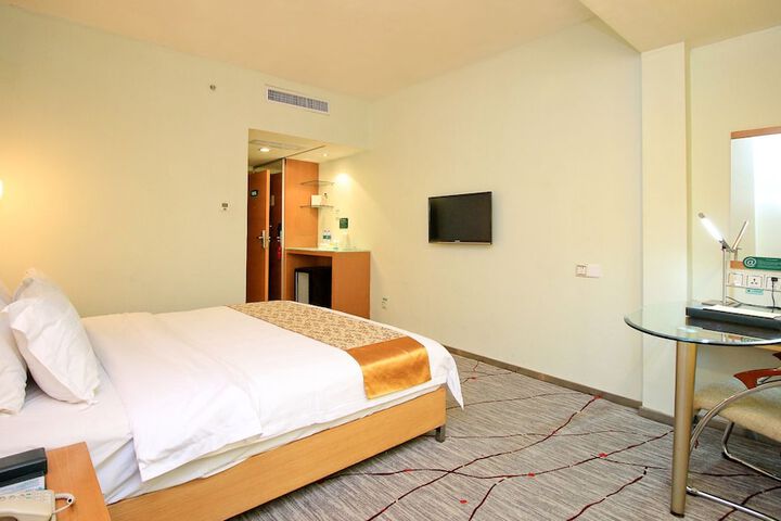 Room 25 of 41