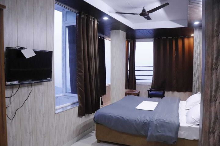 Room 9 of 21