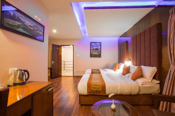 Room 25 of 76