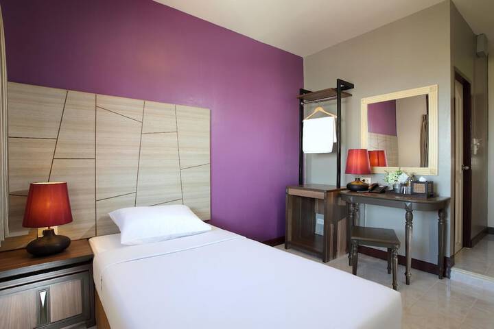 Room 4 of 98
