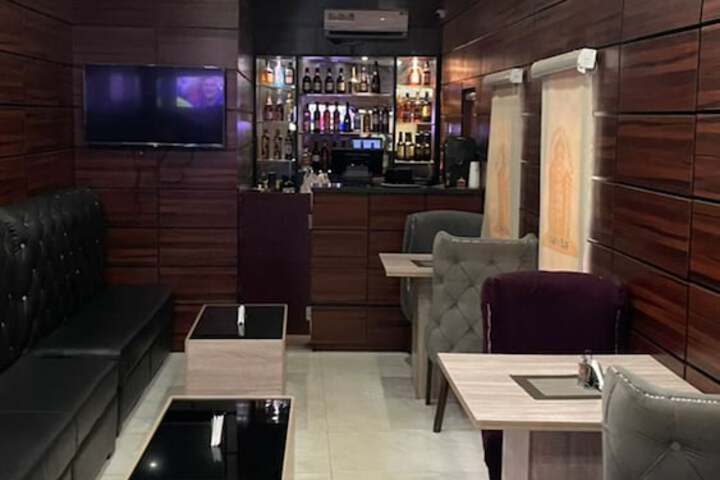 Lounge 8 of 11