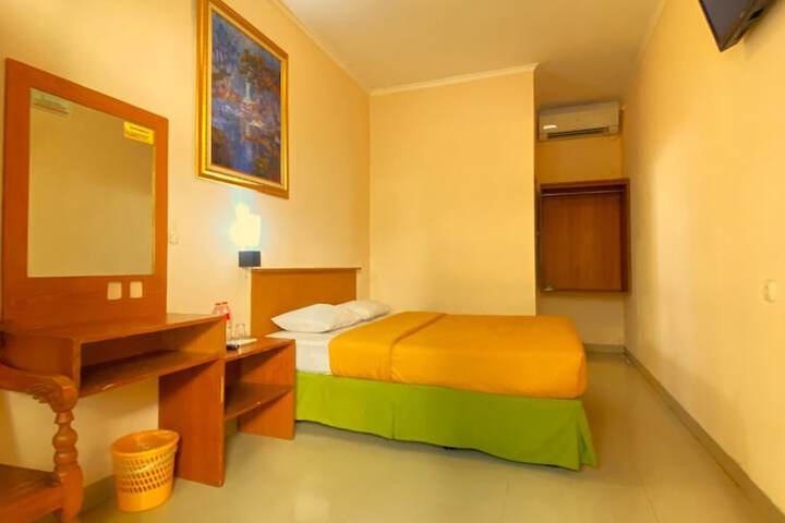Room 6 of 13