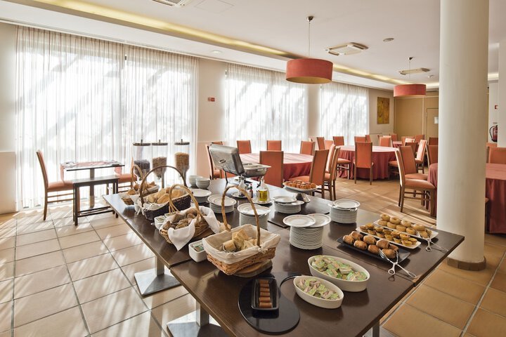 Breakfast/Coffee Service 73 of 102