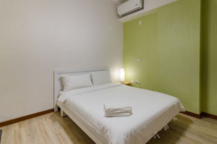 Room 8 of 14