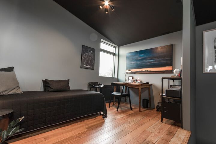 Room 4 of 20