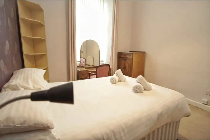 Room 5 of 14